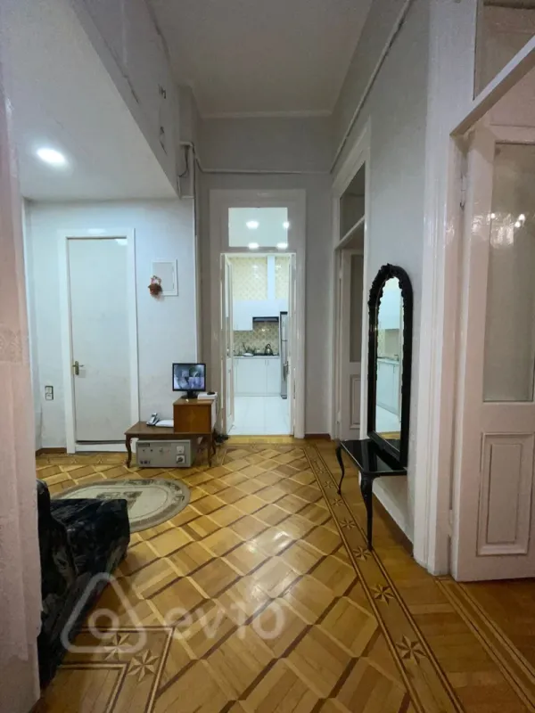 Satılır 3 otaqlı köhnə tikili 98 m²