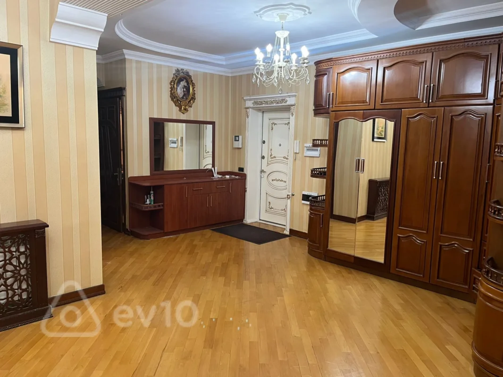 Kirayə verilir 4 otaqlı yeni tikili 180 m²