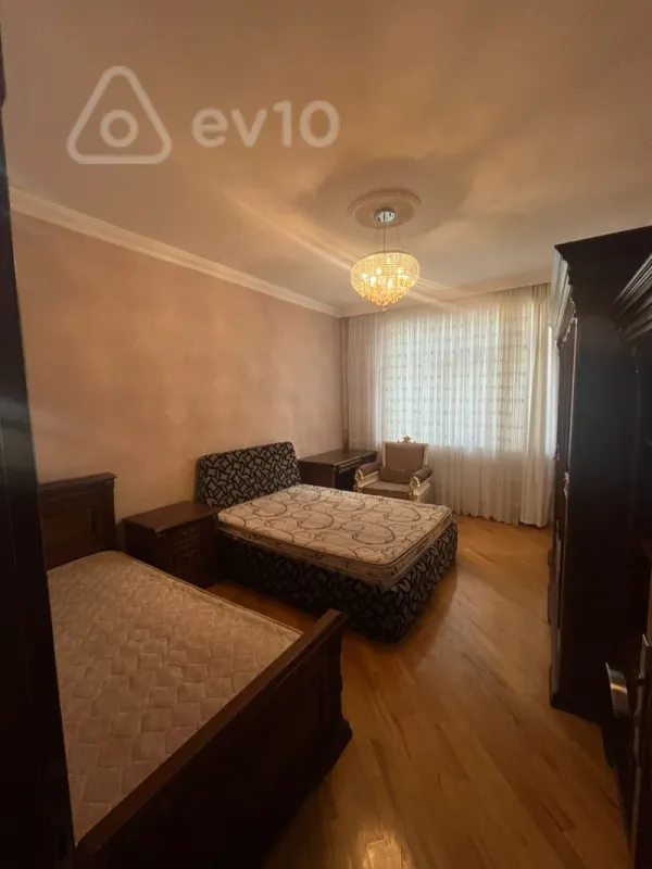 Kirayə verilir 4 otaqlı yeni tikili 180 m²
