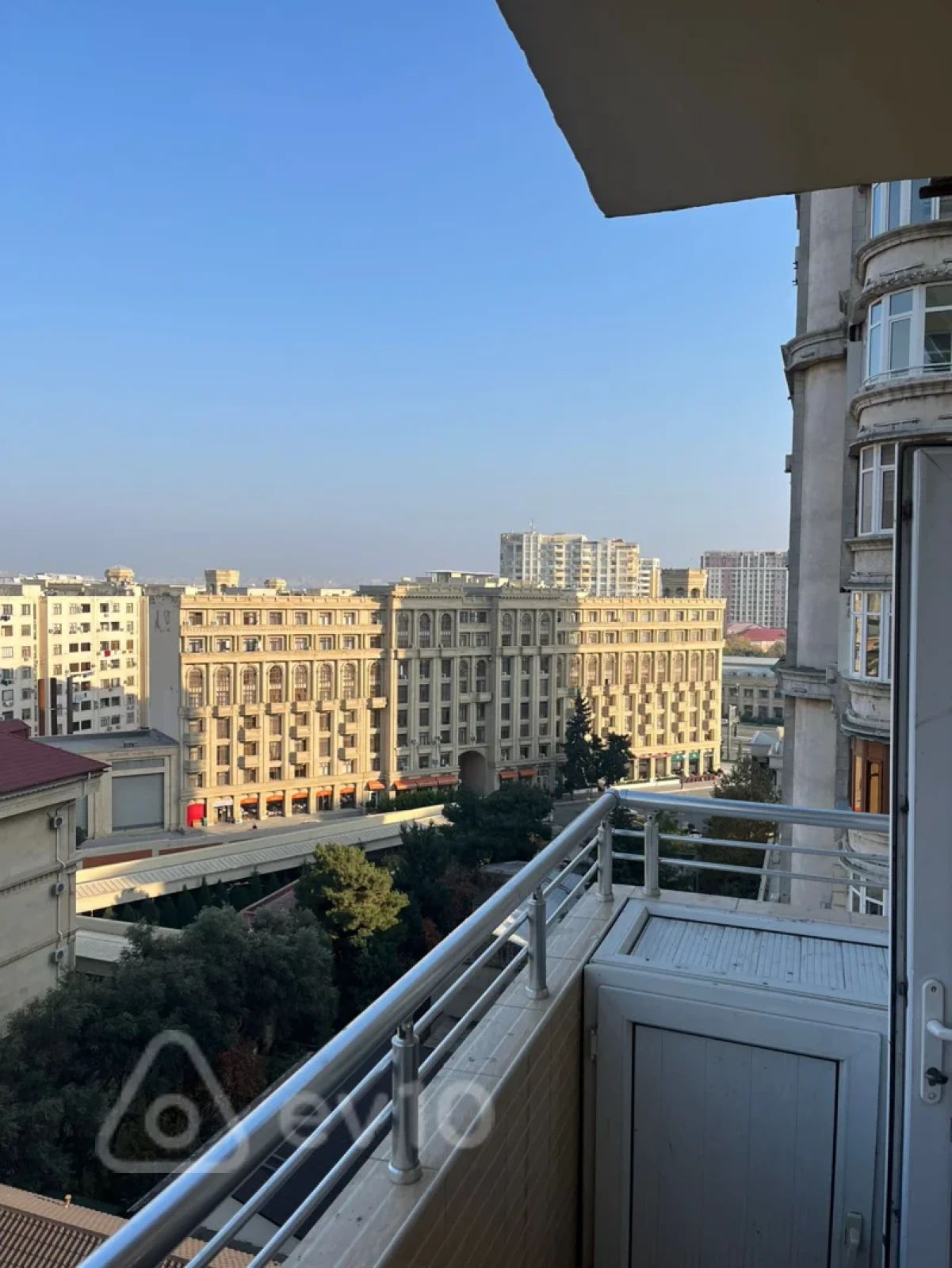 Kirayə verilir 4 otaqlı yeni tikili 180 m²