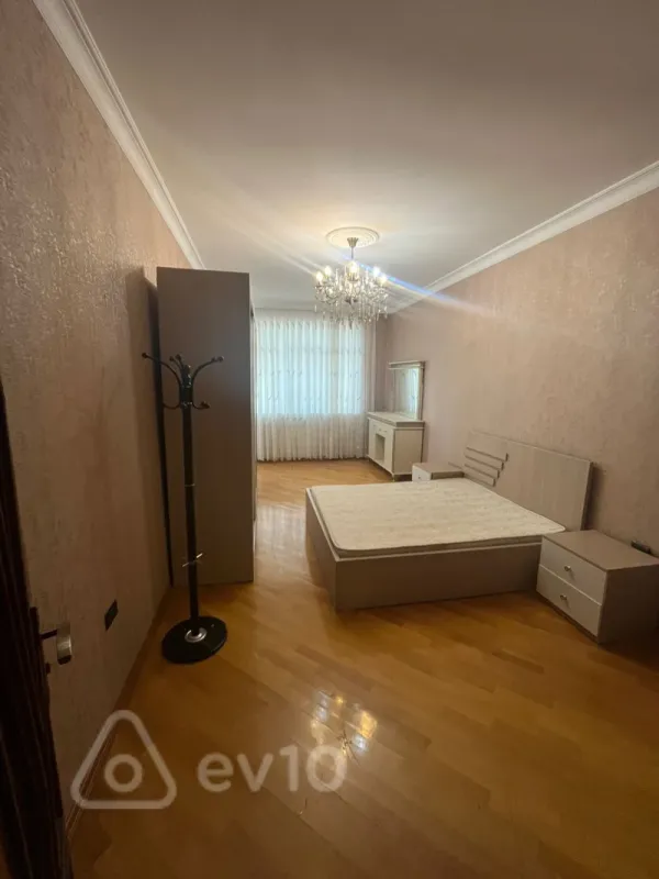 Kirayə verilir 4 otaqlı yeni tikili 180 m²