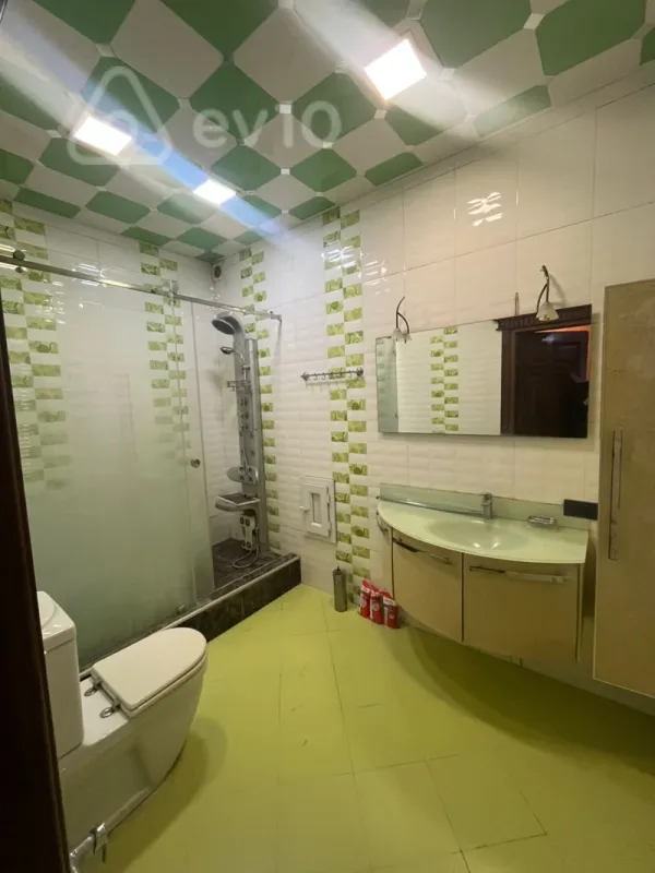 Kirayə verilir 4 otaqlı yeni tikili 180 m²