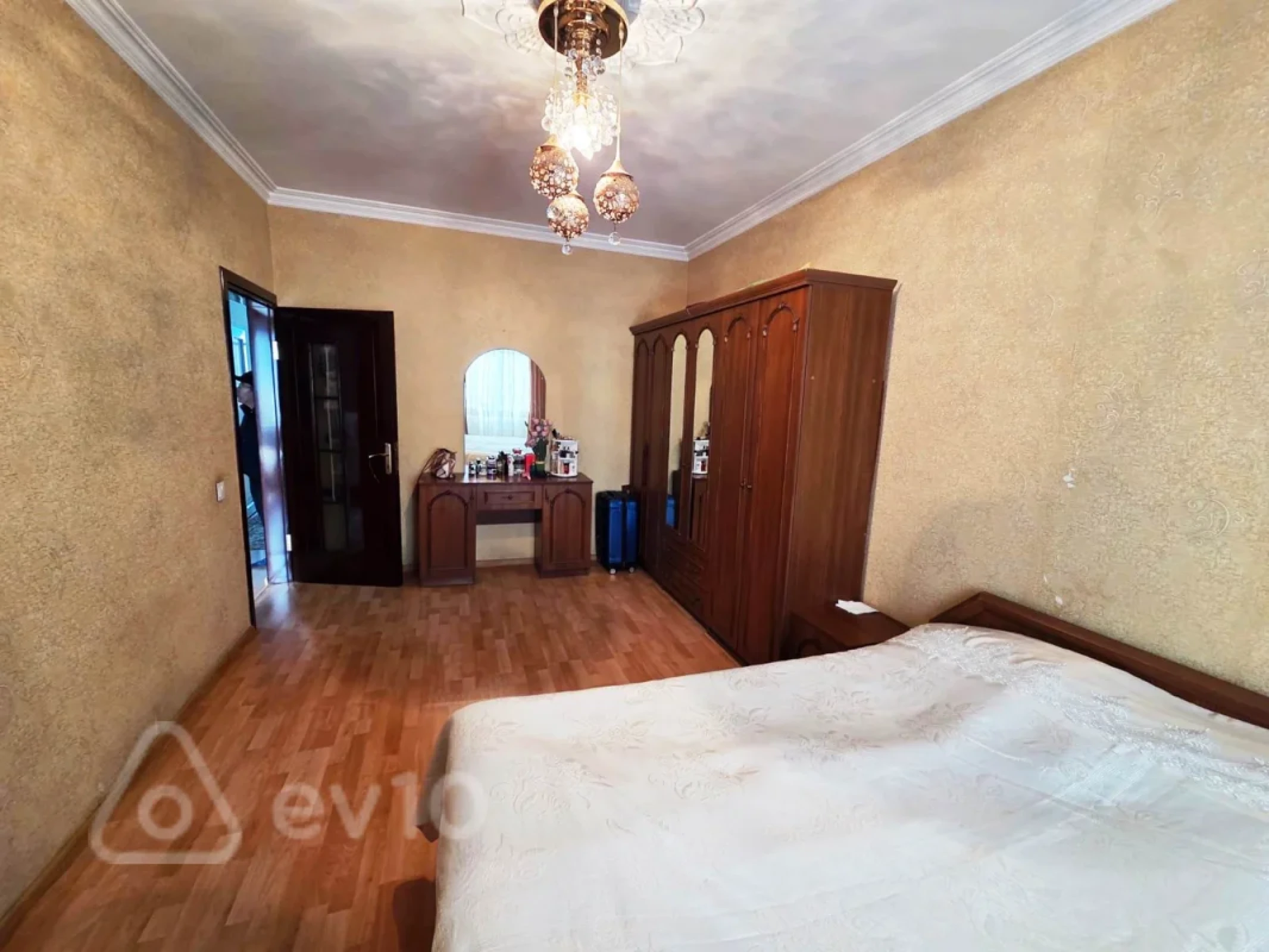 Satılır 3 otaqlı köhnə tikili 100 m²