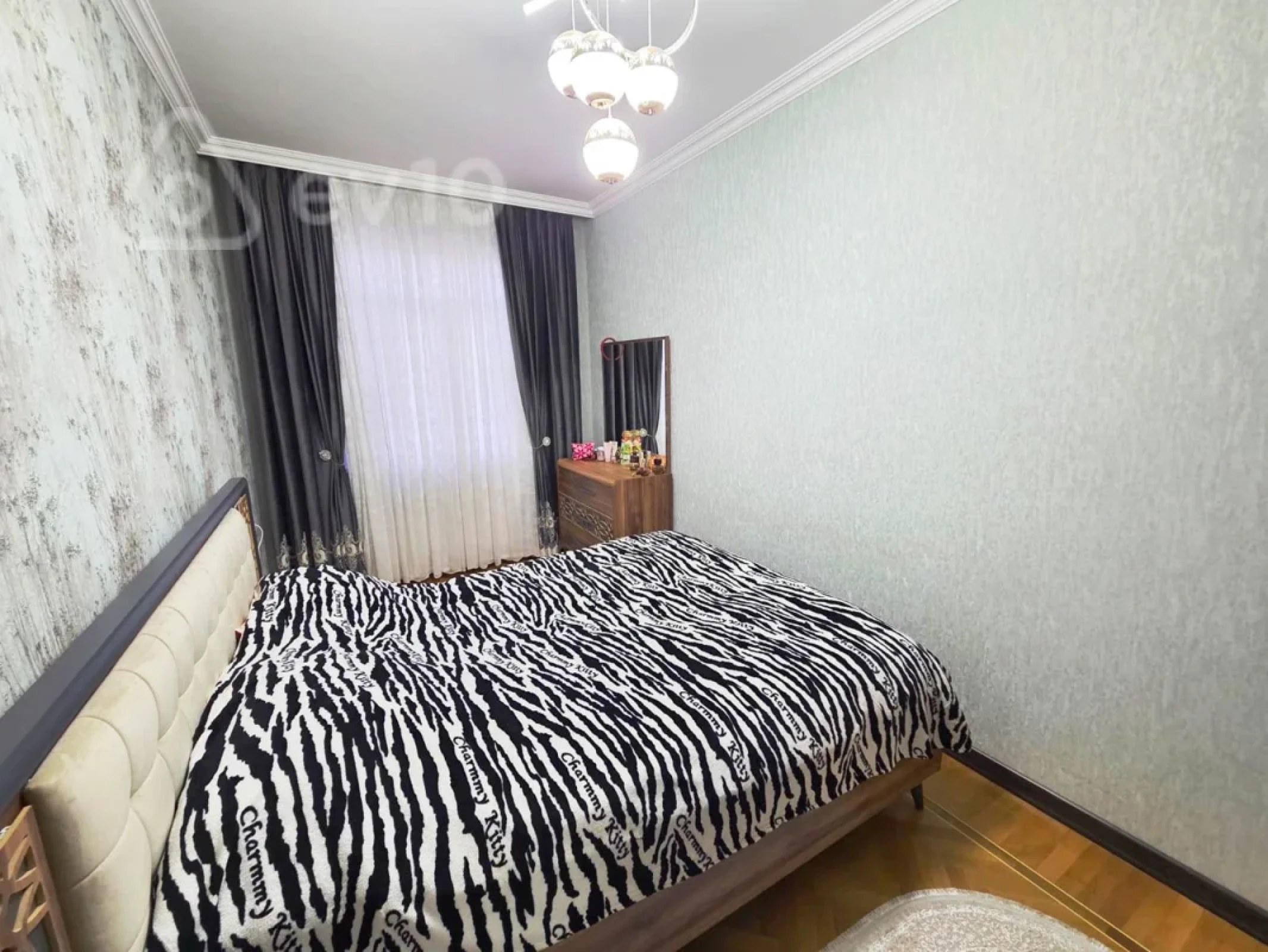 Satılır 3 otaqlı köhnə tikili 100 m²