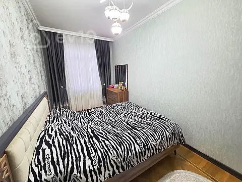 Satılır 3 otaqlı köhnə tikili 100 m²