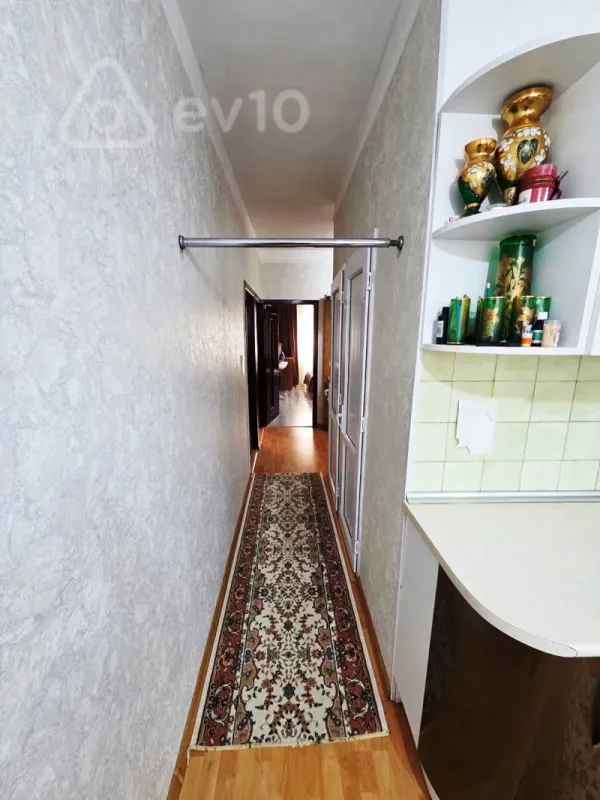 Satılır 3 otaqlı köhnə tikili 100 m²