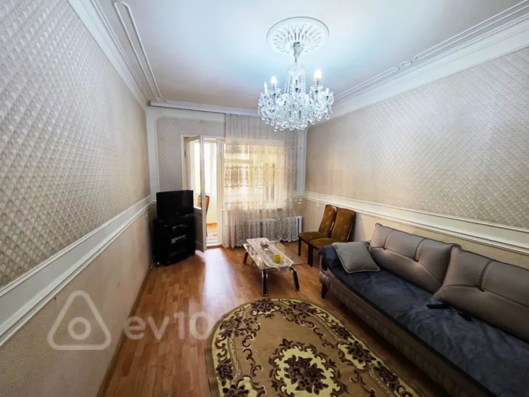 Satılır 3 otaqlı köhnə tikili 100 m²