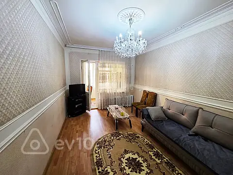 Satılır 3 otaqlı köhnə tikili 100 m²