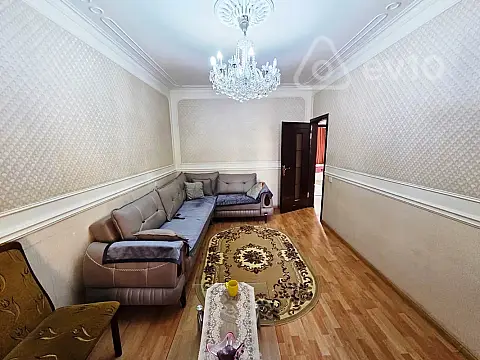 Satılır 3 otaqlı köhnə tikili 100 m²