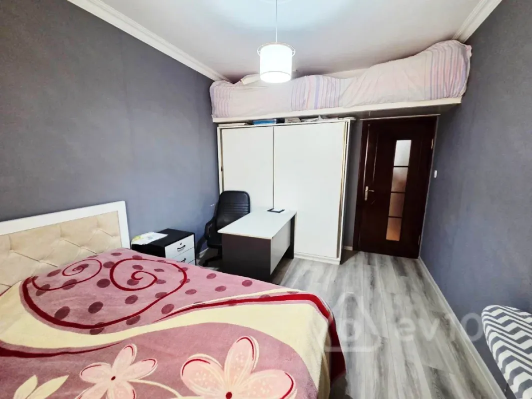 Satılır 3 otaqlı köhnə tikili 100 m²