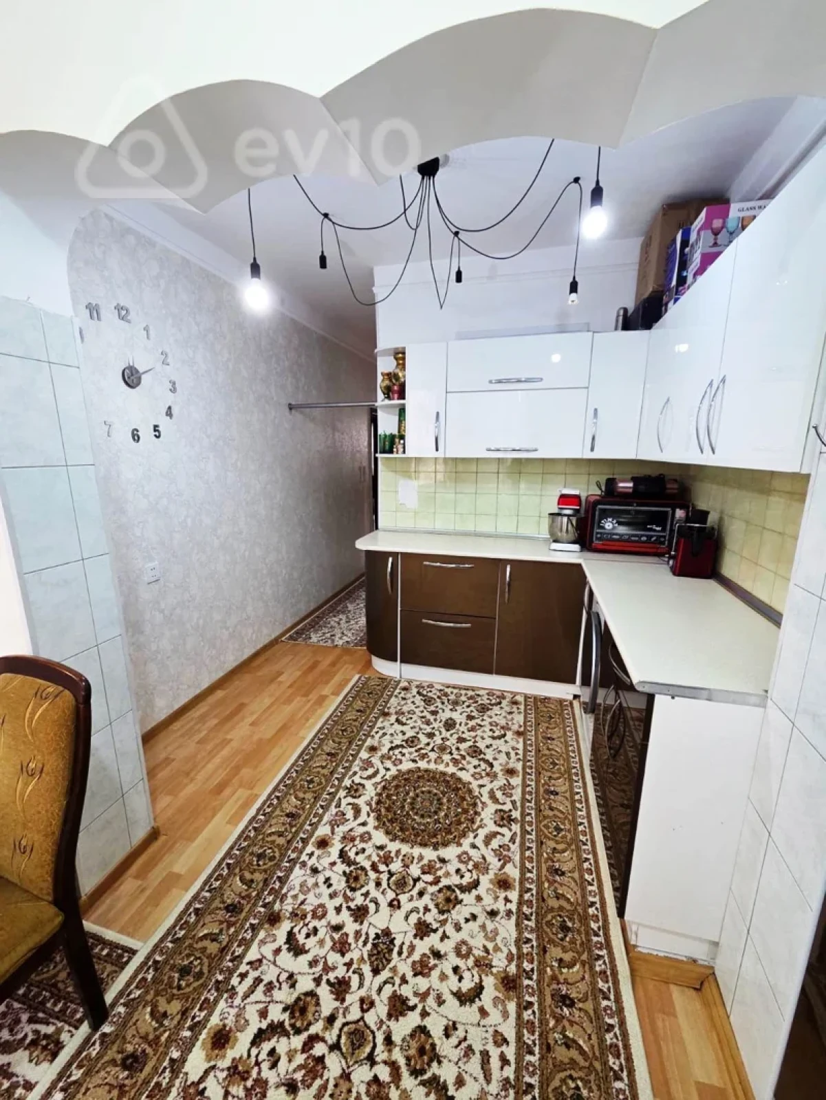 Satılır 3 otaqlı köhnə tikili 100 m²