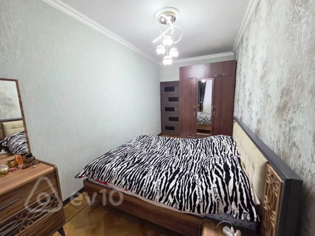 Satılır 3 otaqlı köhnə tikili 100 m²