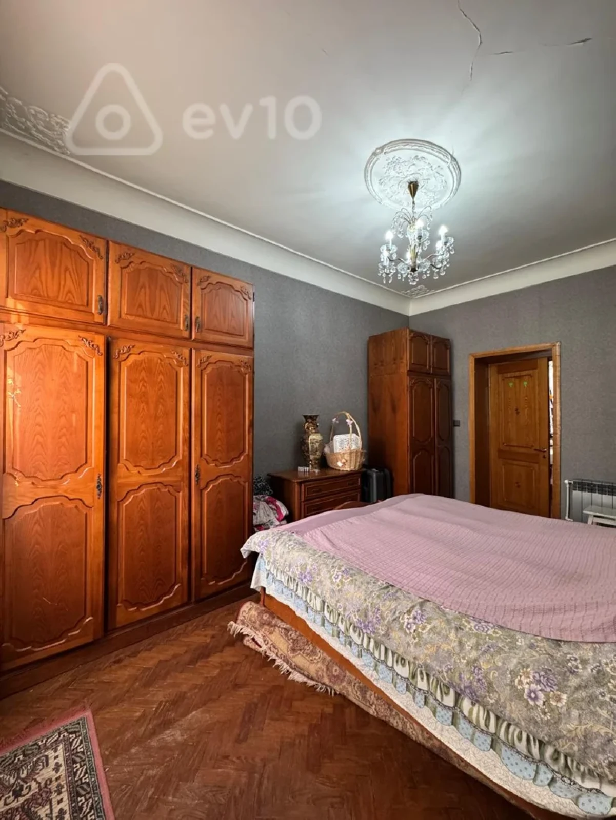 Satılır 3 otaqlı köhnə tikili 90 m²