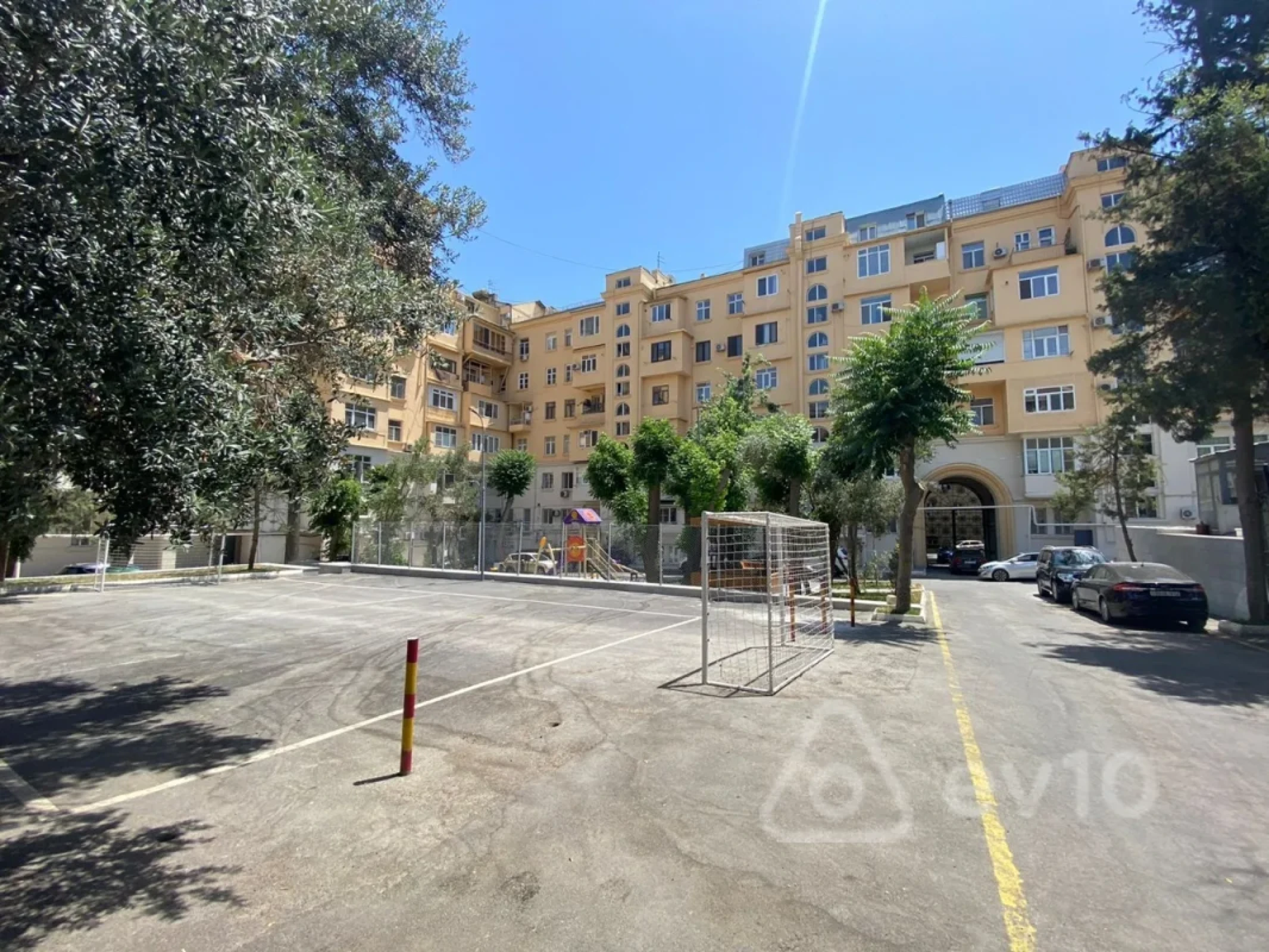 Satılır 3 otaqlı köhnə tikili 90 m²