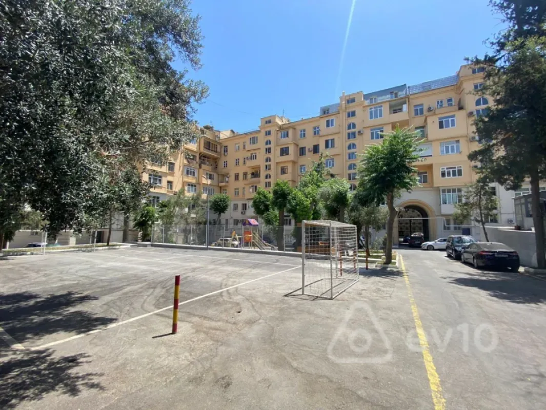 Satılır 3 otaqlı köhnə tikili 90 m²