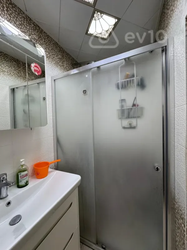 Satılır 3 otaqlı köhnə tikili 90 m²