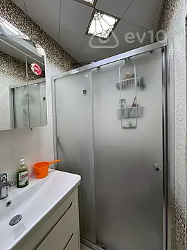 Satılır 3 otaqlı köhnə tikili 90 m²