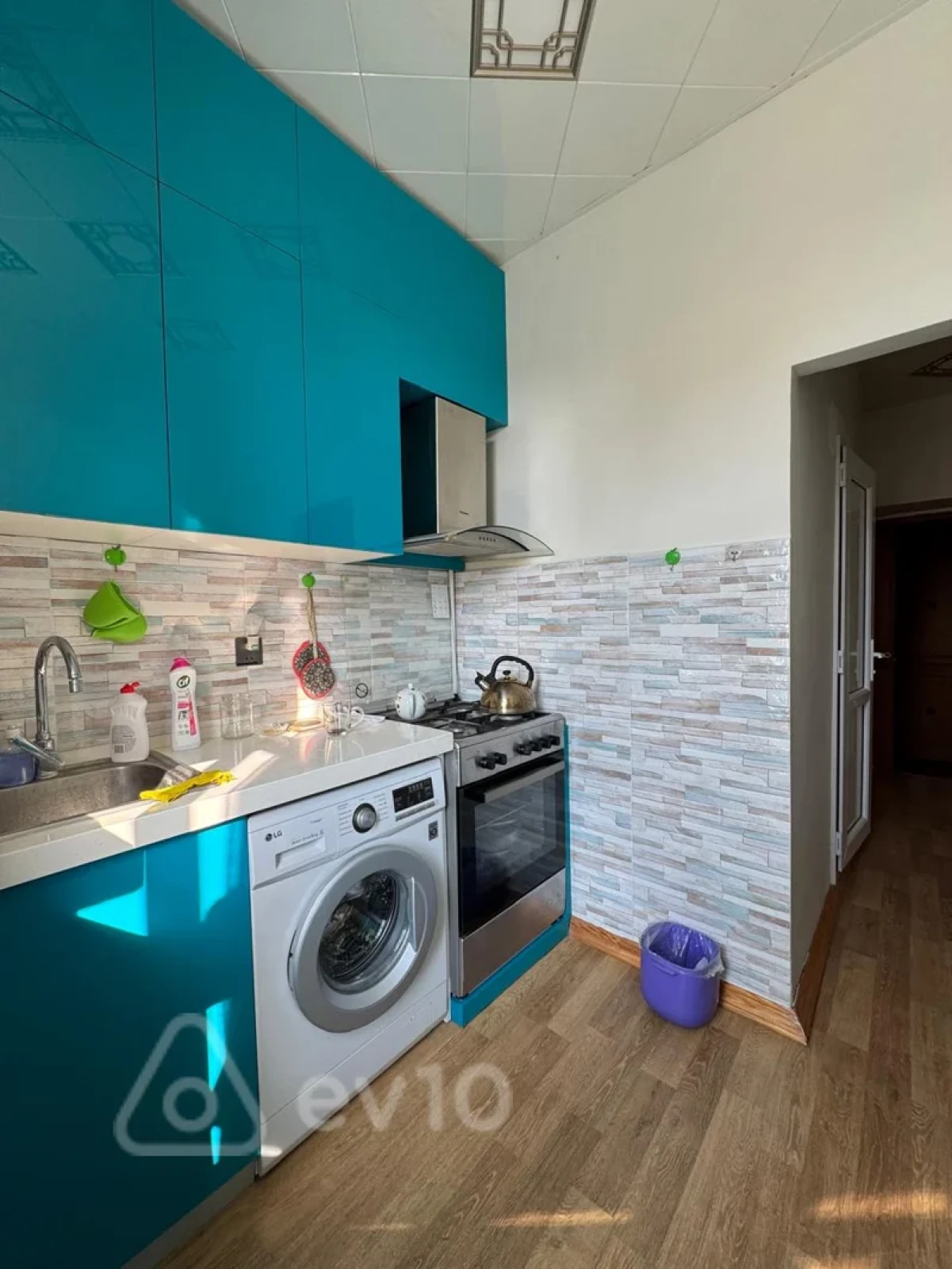 Satılır 3 otaqlı köhnə tikili 90 m²