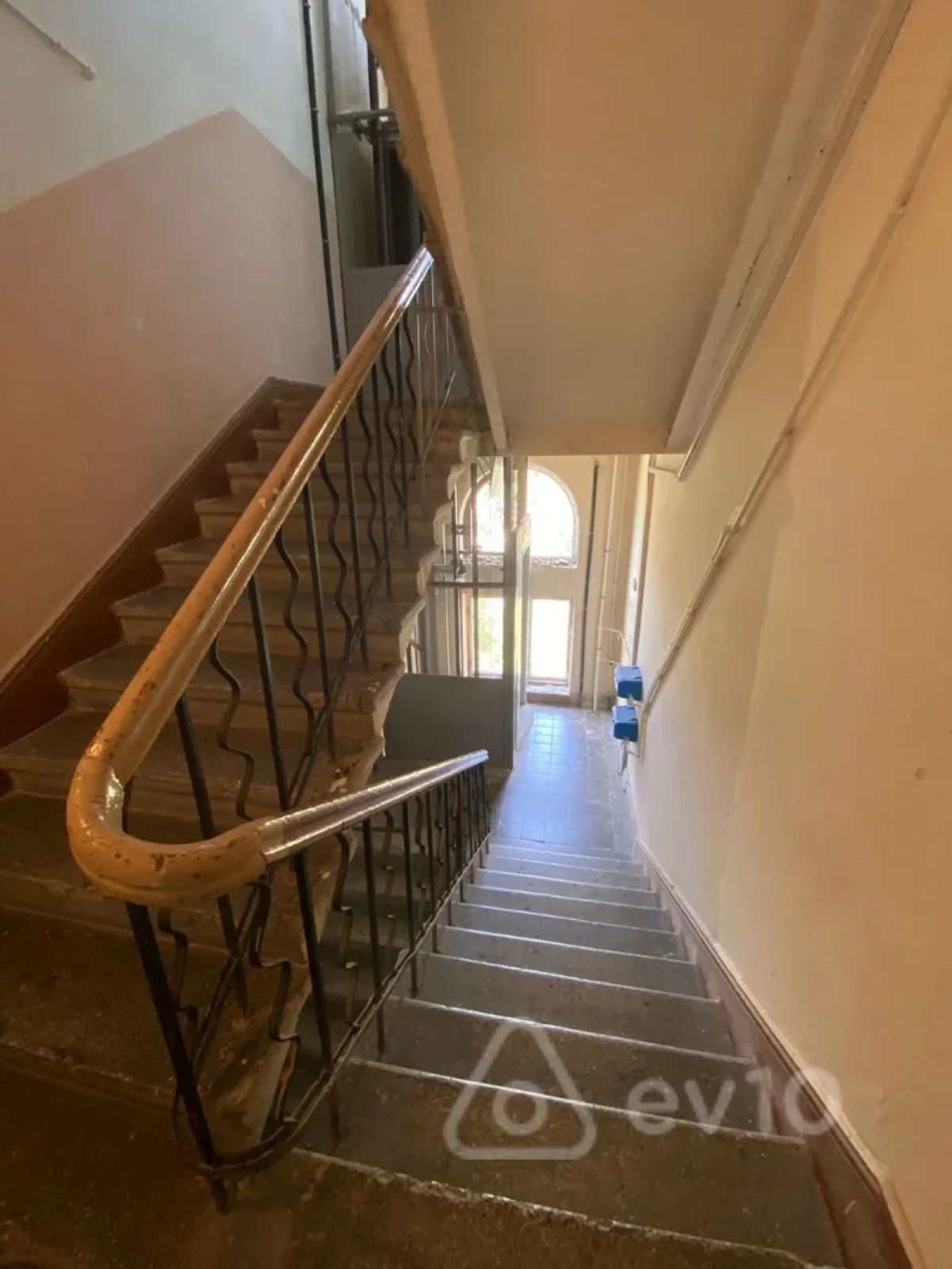 Satılır 3 otaqlı köhnə tikili 90 m²