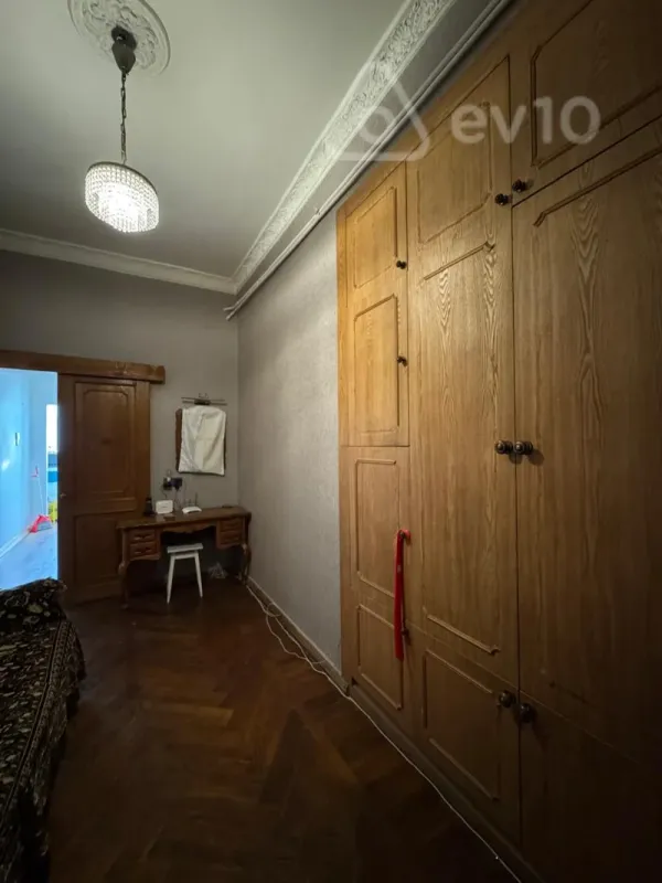 Satılır 3 otaqlı köhnə tikili 90 m²