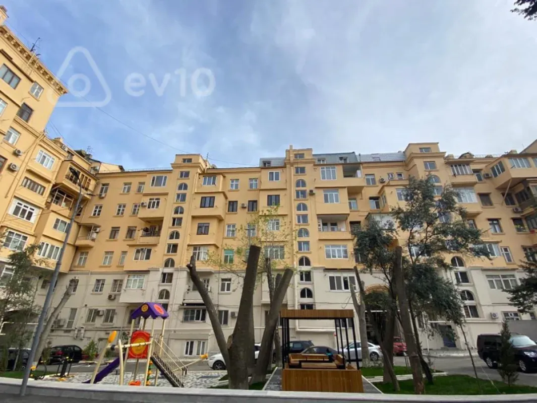 Satılır 3 otaqlı köhnə tikili 90 m²