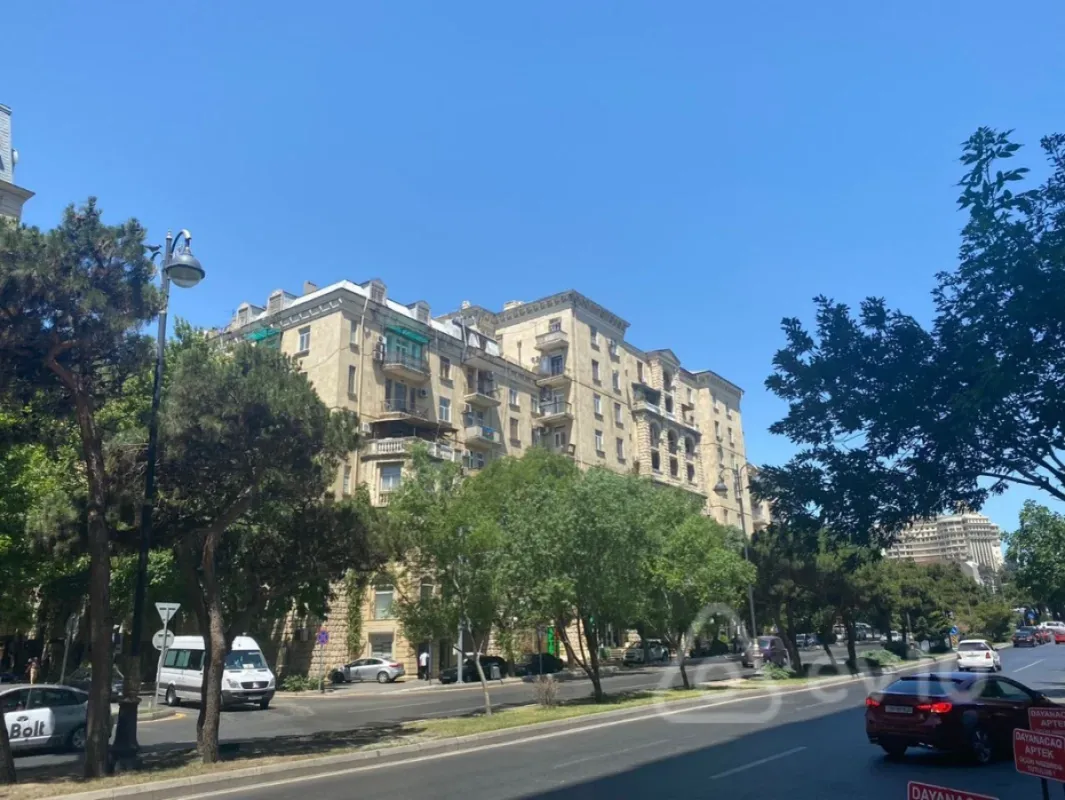 Satılır 3 otaqlı köhnə tikili 90 m²