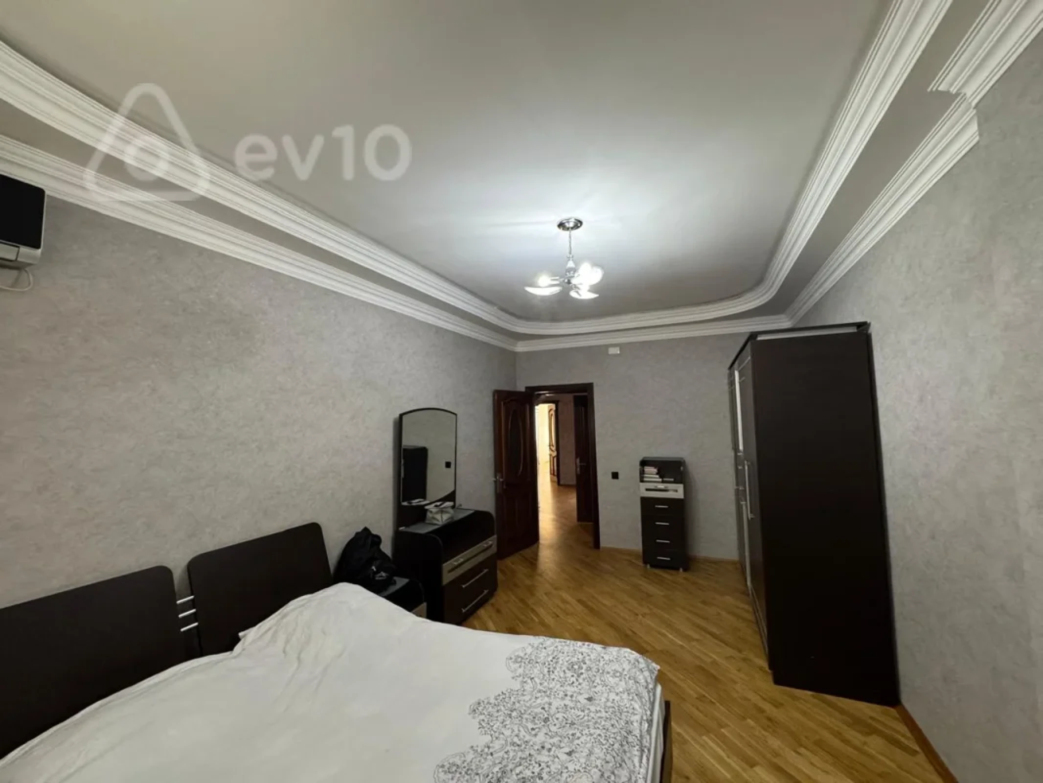 Kirayə verilir 3 otaqlı yeni tikili 145 m²