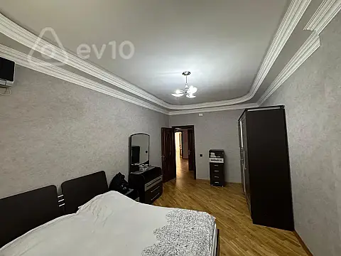 Kirayə verilir 3 otaqlı yeni tikili 145 m²