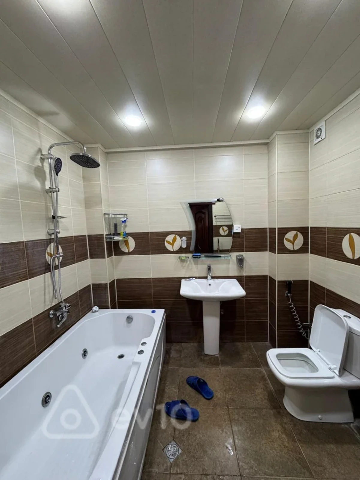 Kirayə verilir 3 otaqlı yeni tikili 145 m²