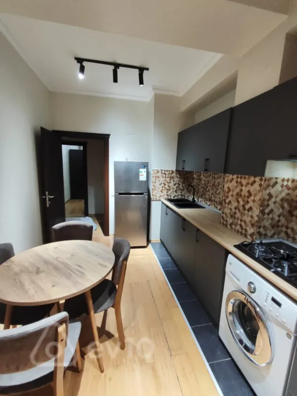 Kirayə verilir 2 otaqlı yeni tikili 80 m²