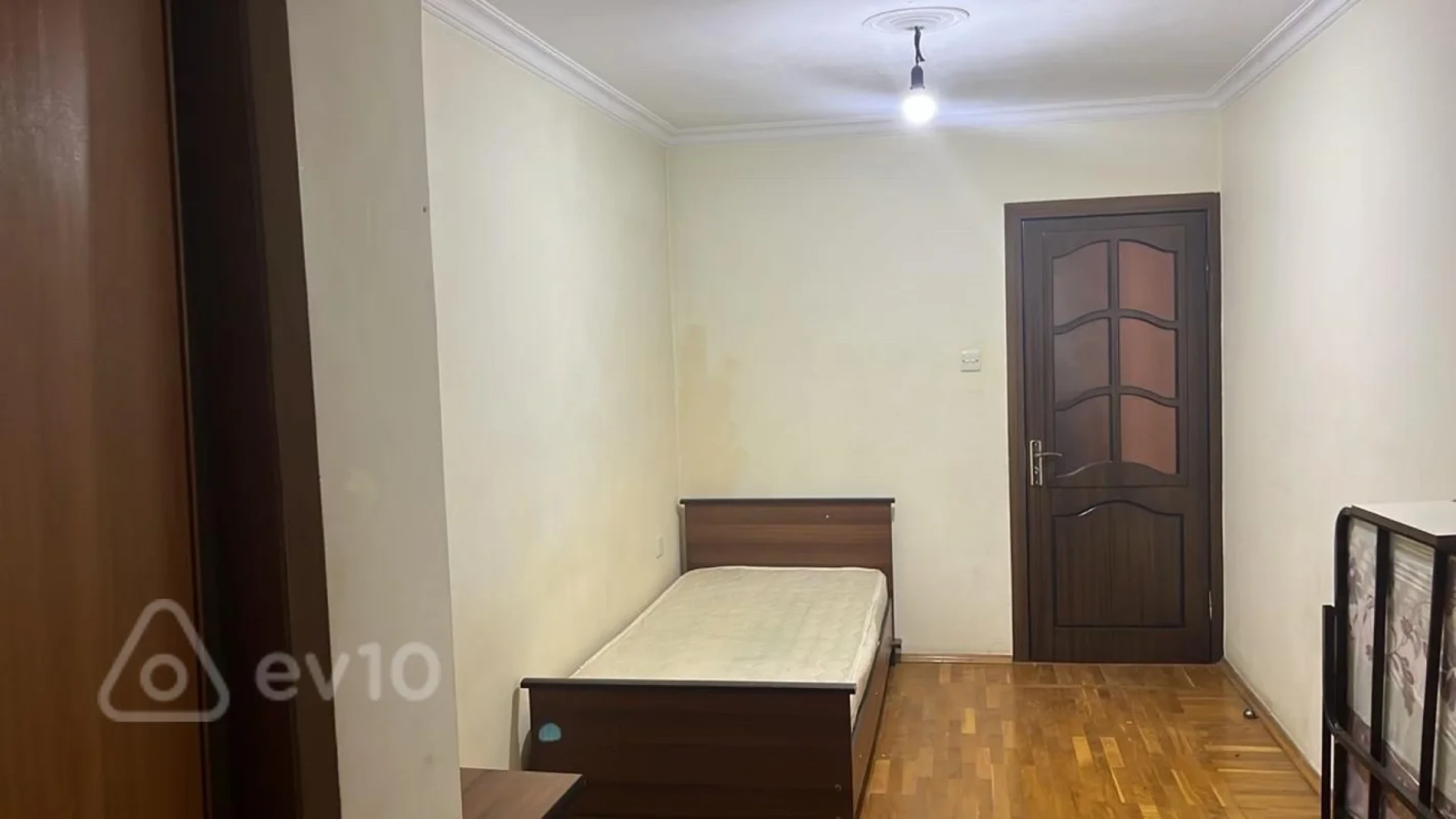 Kirayə verilir 3 otaqlı köhnə tikili 85 m²