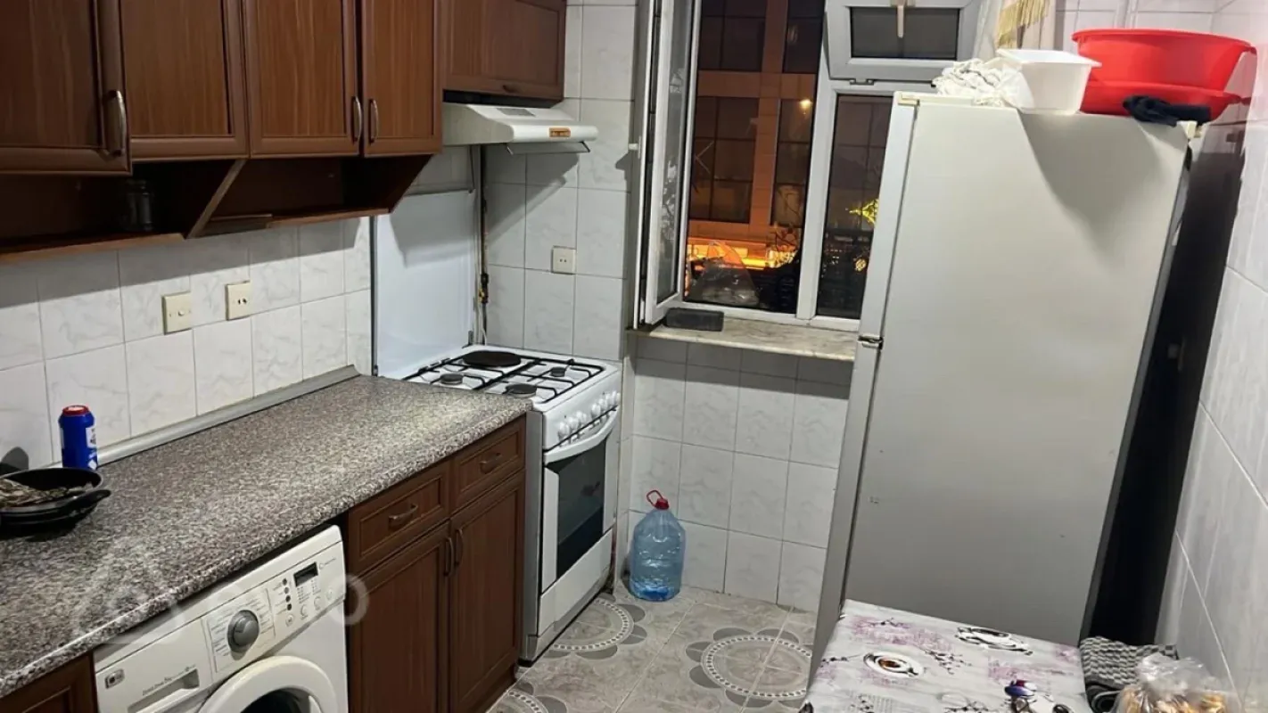 Kirayə verilir 3 otaqlı köhnə tikili 85 m²