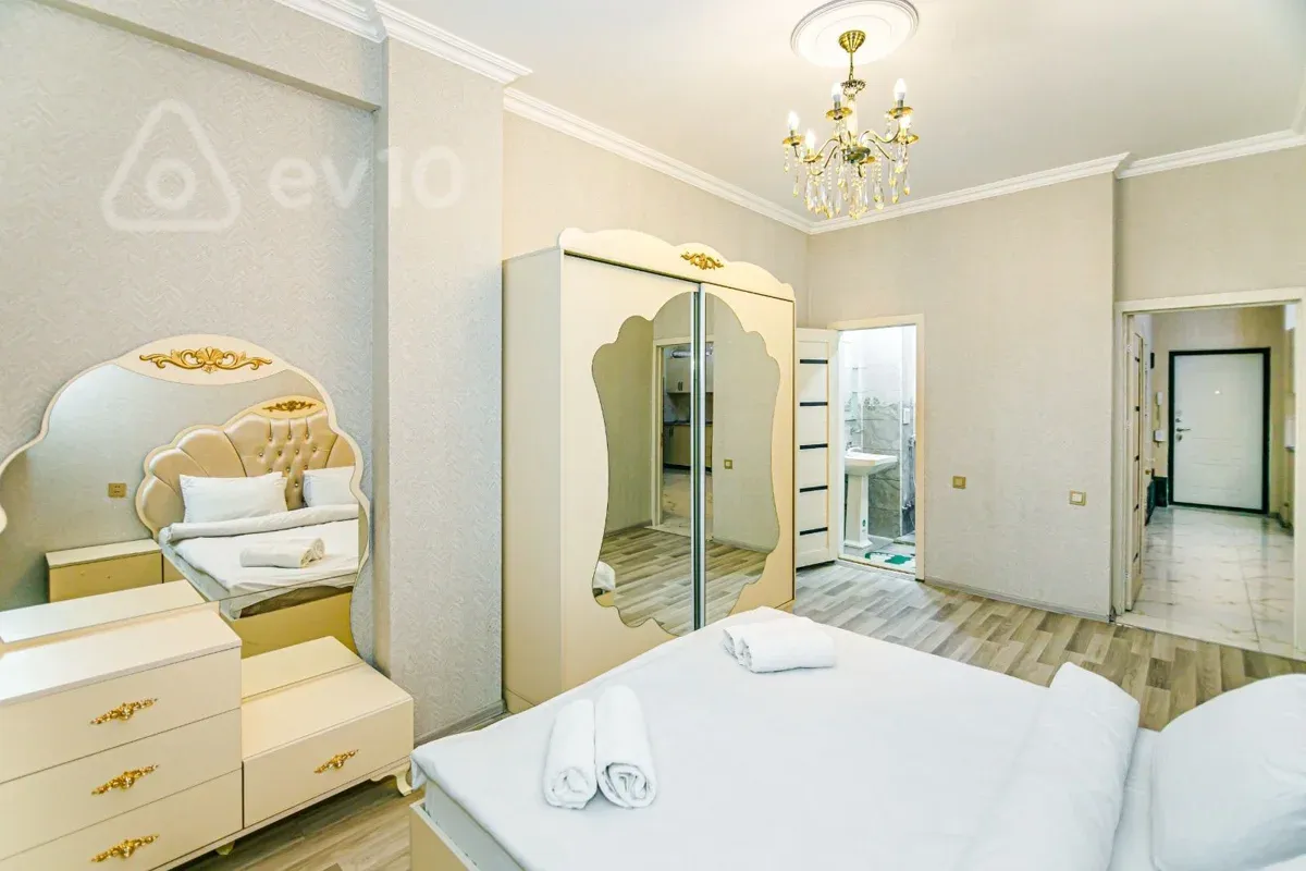 Kirayə verilir 4 otaqlı yeni tikili 140 m²