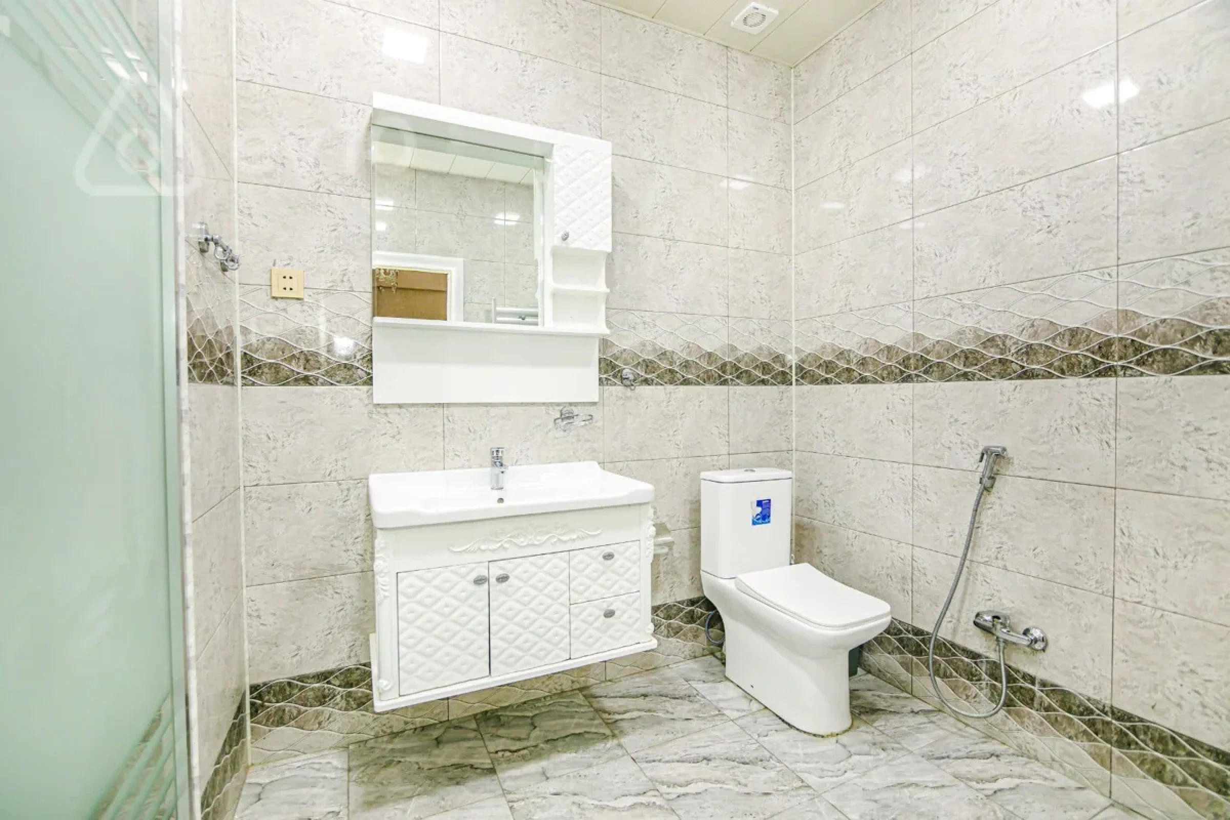 Kirayə verilir 4 otaqlı yeni tikili 140 m²
