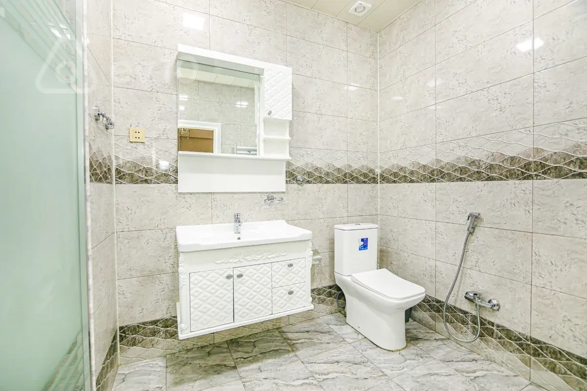 Kirayə verilir 4 otaqlı yeni tikili 140 m²