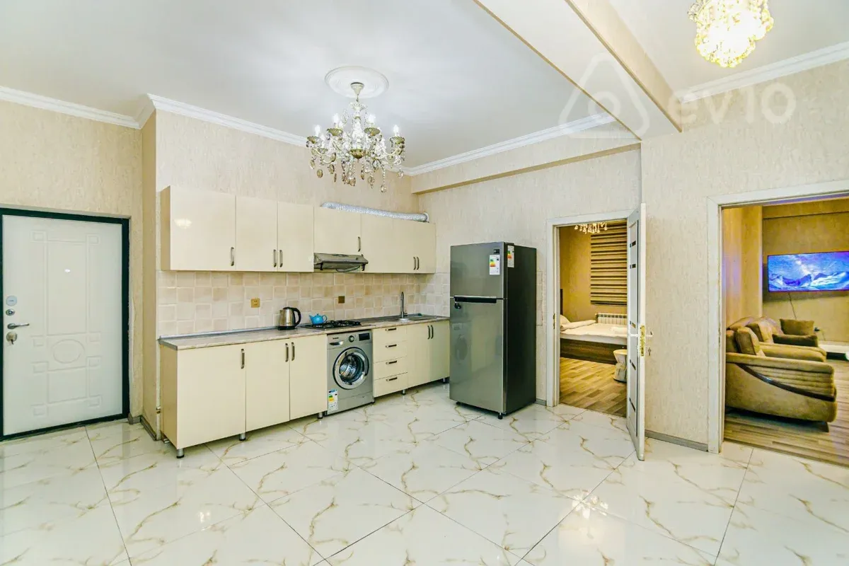 Kirayə verilir 4 otaqlı yeni tikili 140 m²