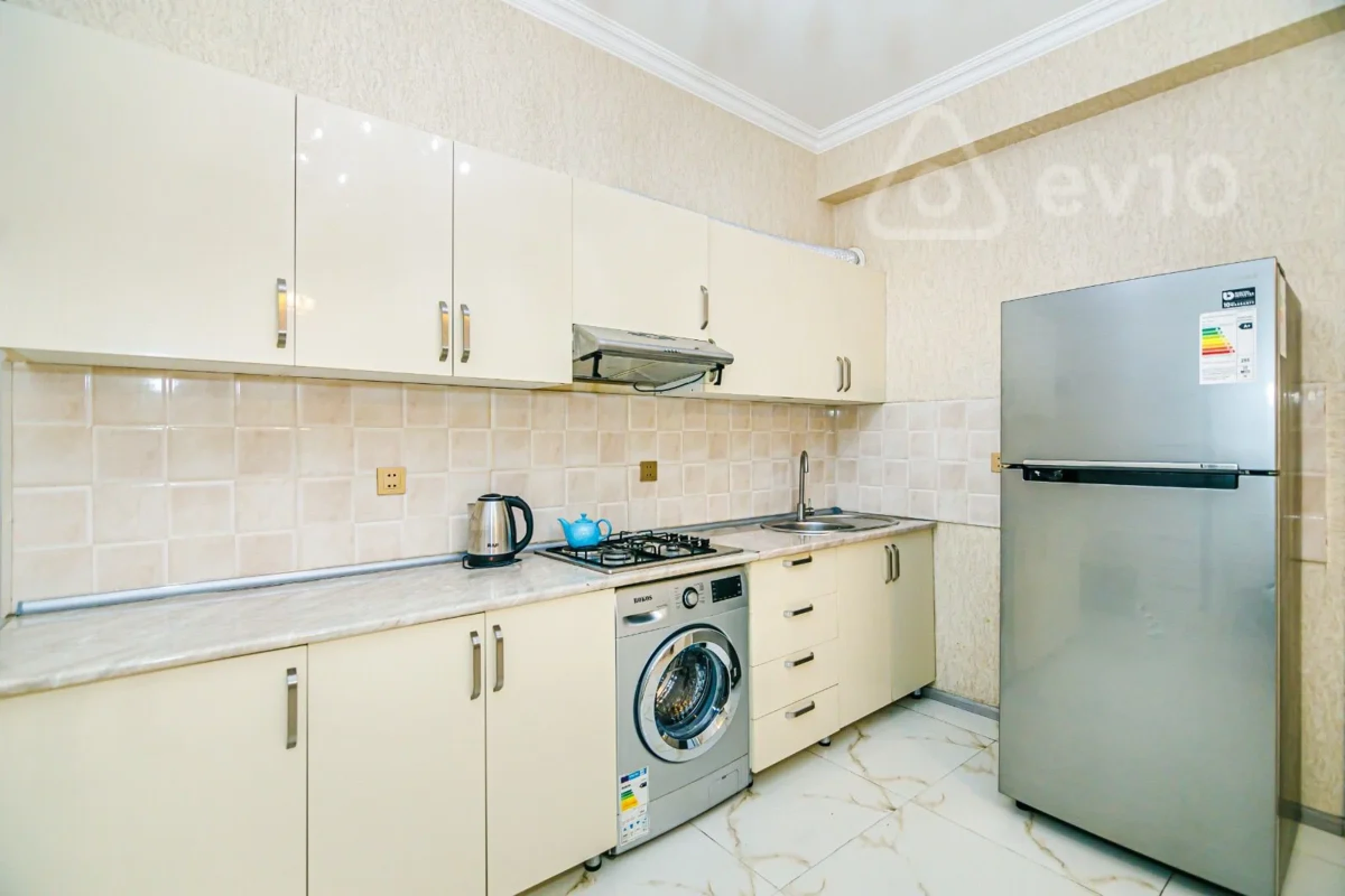 Kirayə verilir 4 otaqlı yeni tikili 140 m²