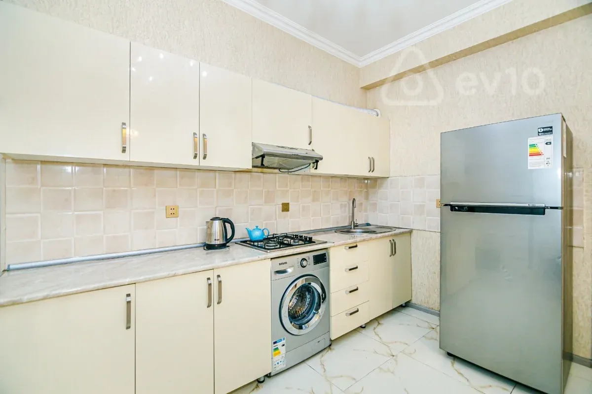 Kirayə verilir 4 otaqlı yeni tikili 140 m²