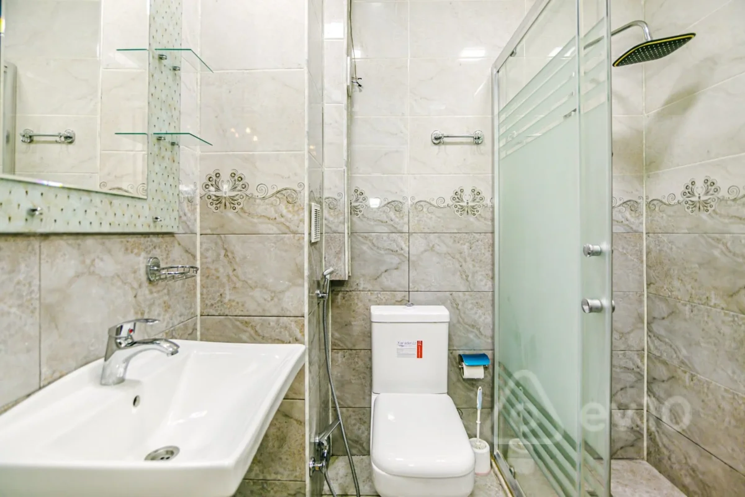 Kirayə verilir 4 otaqlı yeni tikili 140 m²