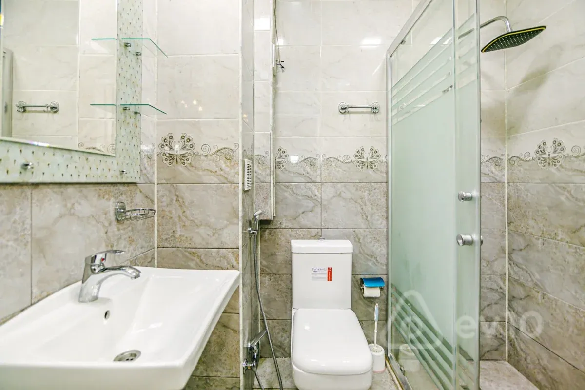 Kirayə verilir 4 otaqlı yeni tikili 140 m²