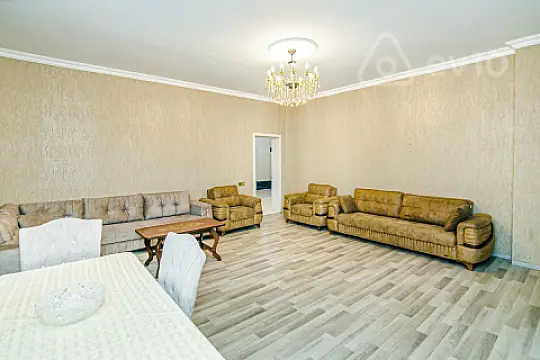 Kirayə verilir 4 otaqlı yeni tikili 140 m²