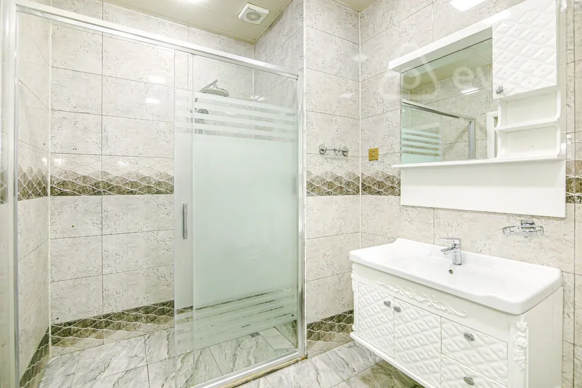 Kirayə verilir 4 otaqlı yeni tikili 140 m²