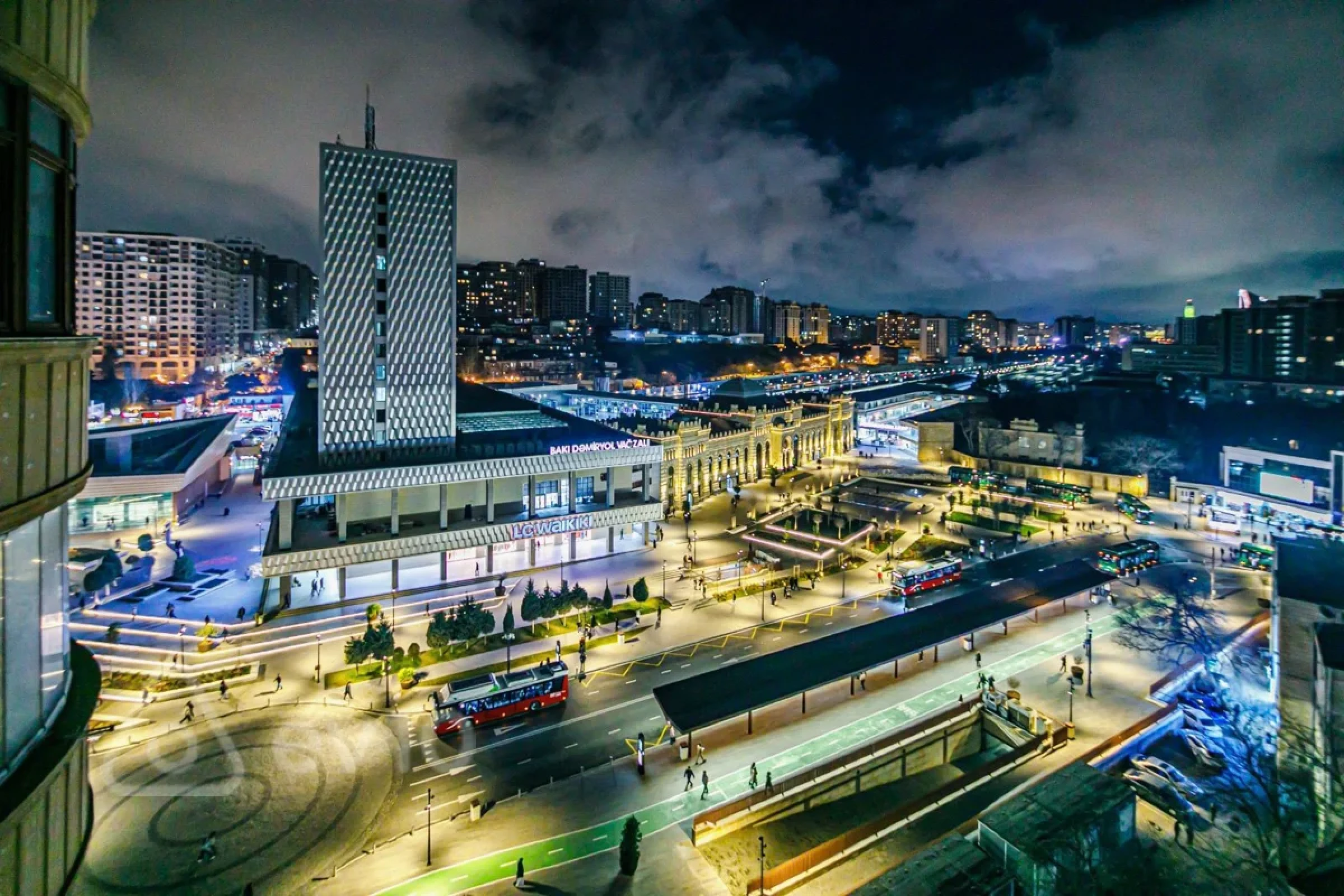 Kirayə verilir 4 otaqlı yeni tikili 140 m²