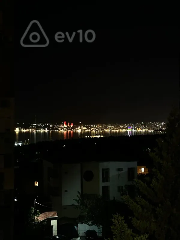 Satılır 4 otaqlı köhnə tikili 100 m²