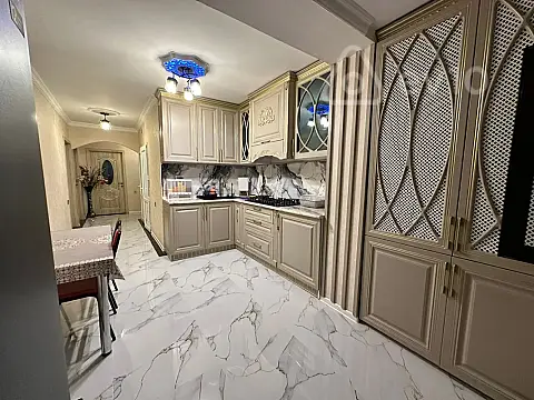 Satılır 4 otaqlı köhnə tikili 100 m²