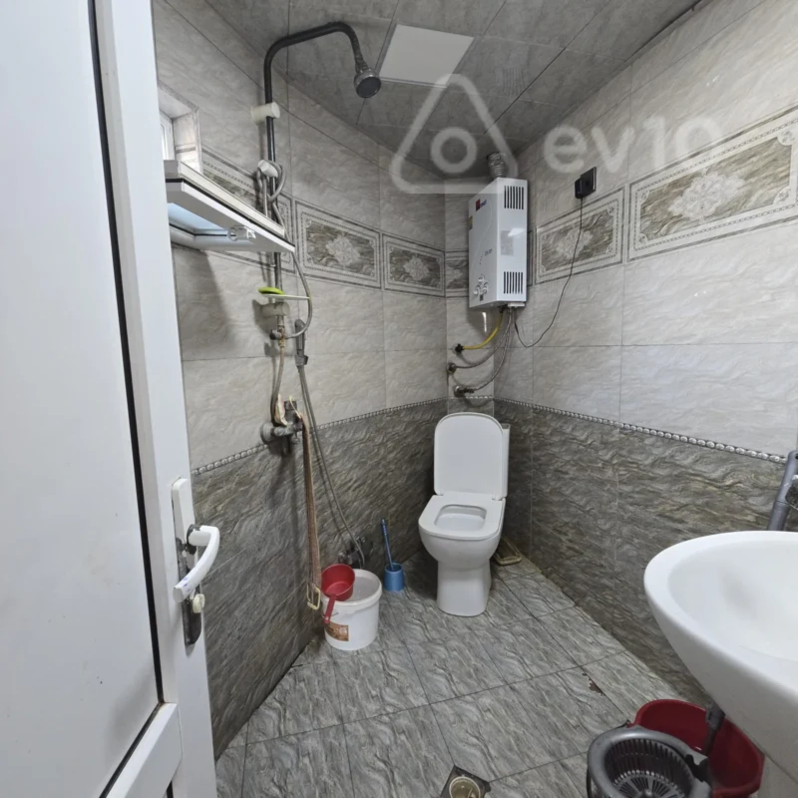 Satılır 4 otaqlı həyət evi 220 m²