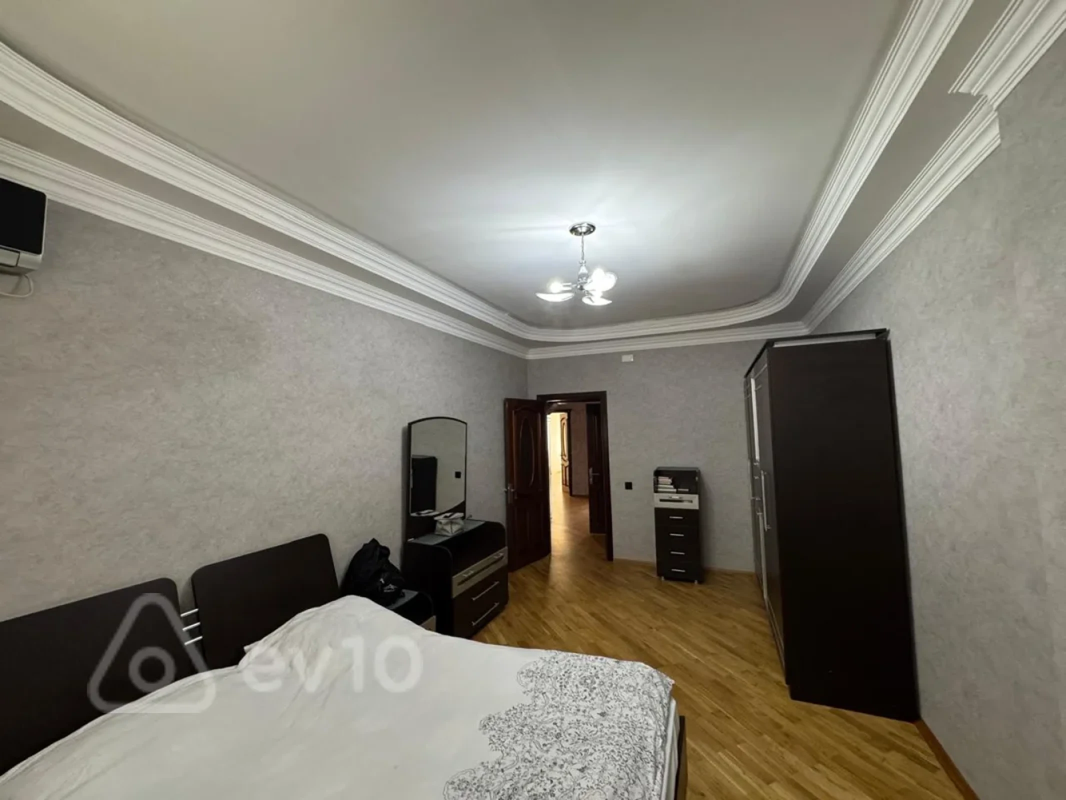 Kirayə verilir 3 otaqlı yeni tikili 145 m²