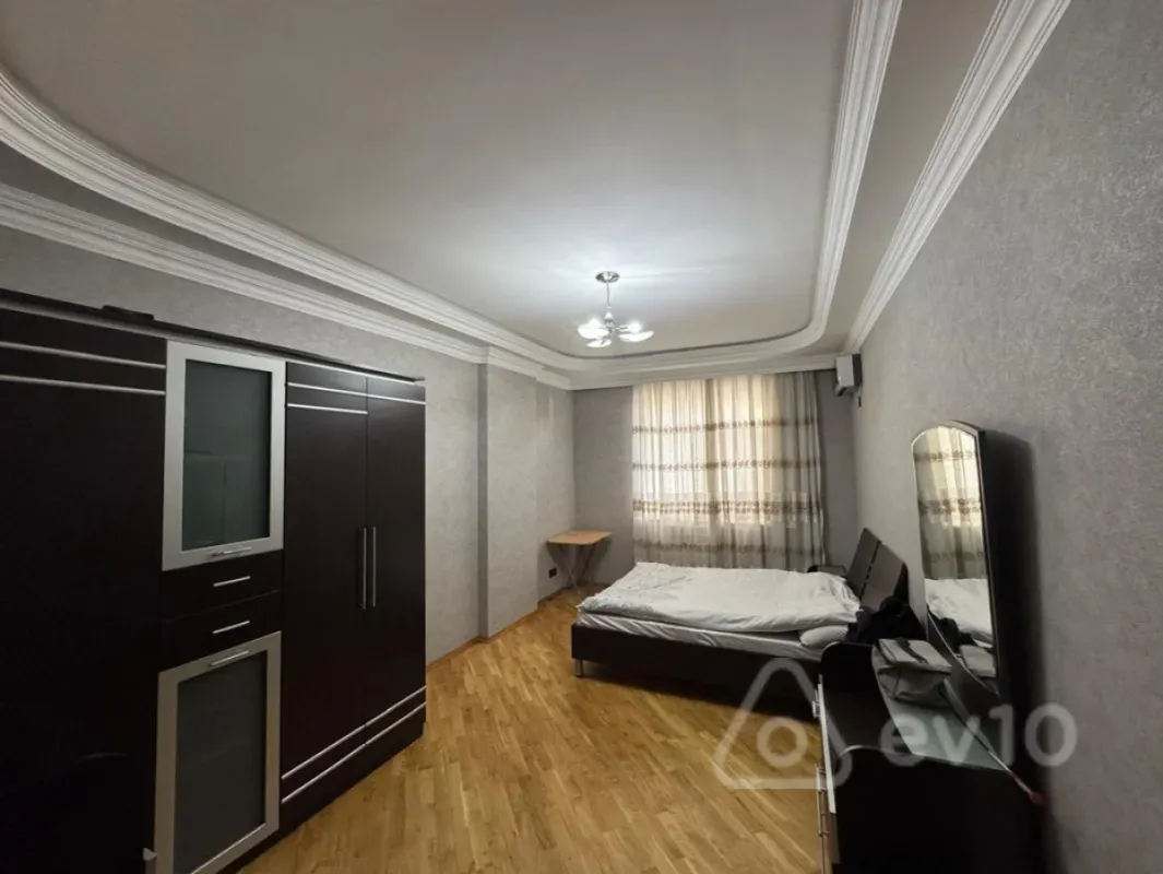 Kirayə verilir 3 otaqlı yeni tikili 145 m²