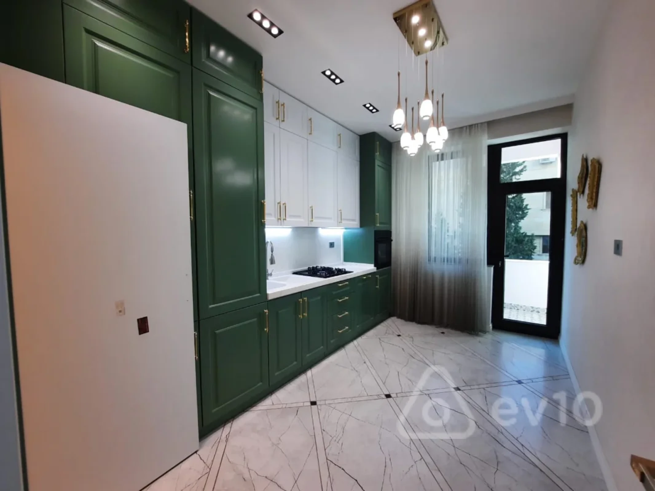 Satılır 4 otaqlı yeni tikili 137 m²