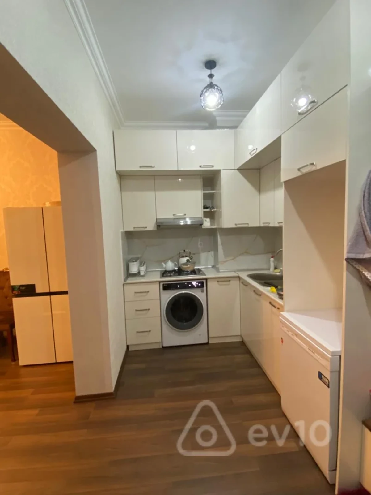 Kirayə verilir 2 otaqlı yeni tikili 300 m²